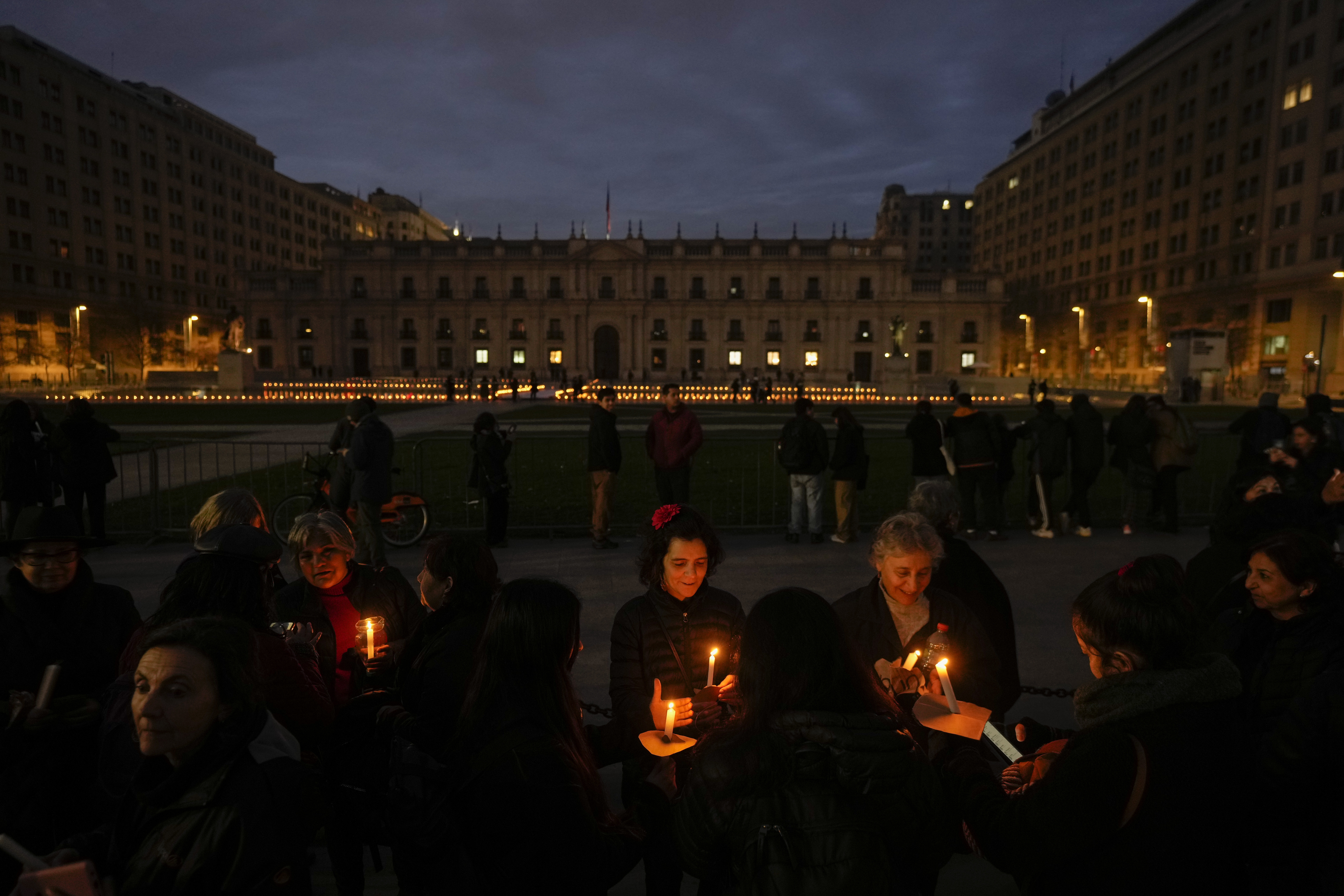 Women's rights activists hold candles during a vigil for the victims of the dictatorship of Gen. Augusto Pinochet, on the eve of the 50th anniversary of the Pinochet-led coup that toppled the elected government of late President Salvador Allende, as they walk around the La Moneda presidential palace in Santiago, Chile, Sunday, Sept. 10, 2023. (AP Photo/Esteban Felix)

Associated Press/LaPresse
Only Italy and Spain