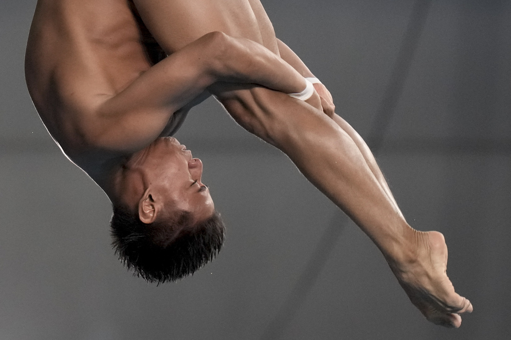 Colombia's Sebastian Villa competes in the men's diving 10m platform final at the Pan American Games in Santiago, Chile, Wednesday, Oct. 25, 2023. (AP Photo/Eduardo Verdugo)