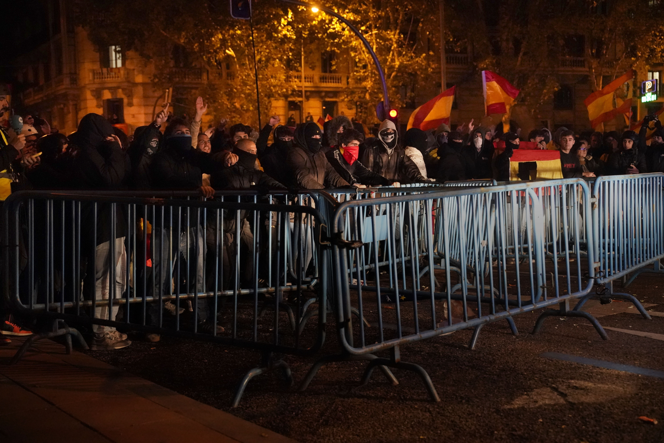 Demonstrators gather to protest against the amnesty at the headquarters of Socialist party in Madrid, Spain, Thursday, Nov. 9, 2023. Protests backed by Vox party turned on Thursday night as Spain's Socialists to grant amnesty to Catalan separatists in exchange for support of new government. (AP Photo/Andrea Comas)