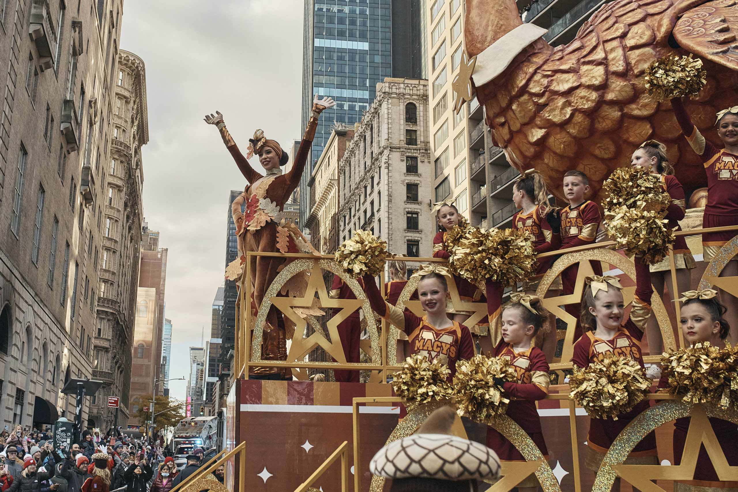 People watch as the Tom Turkey float moves during the Macy's Thanksgiving Day Parade in New York, Thursday, Nov. 23, 2023, in New York (AP Photo/Andres Kudacki)