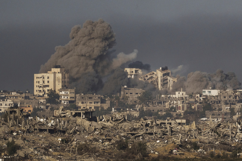Gaza semidistrutta dopo i bombardamenti, foto Ap