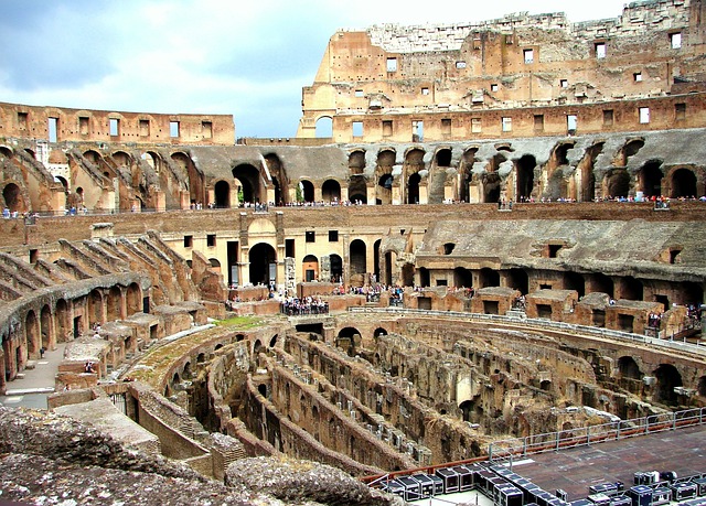 Colosseo, Roma. Foto di Severinson, Licenza Pixabay.
