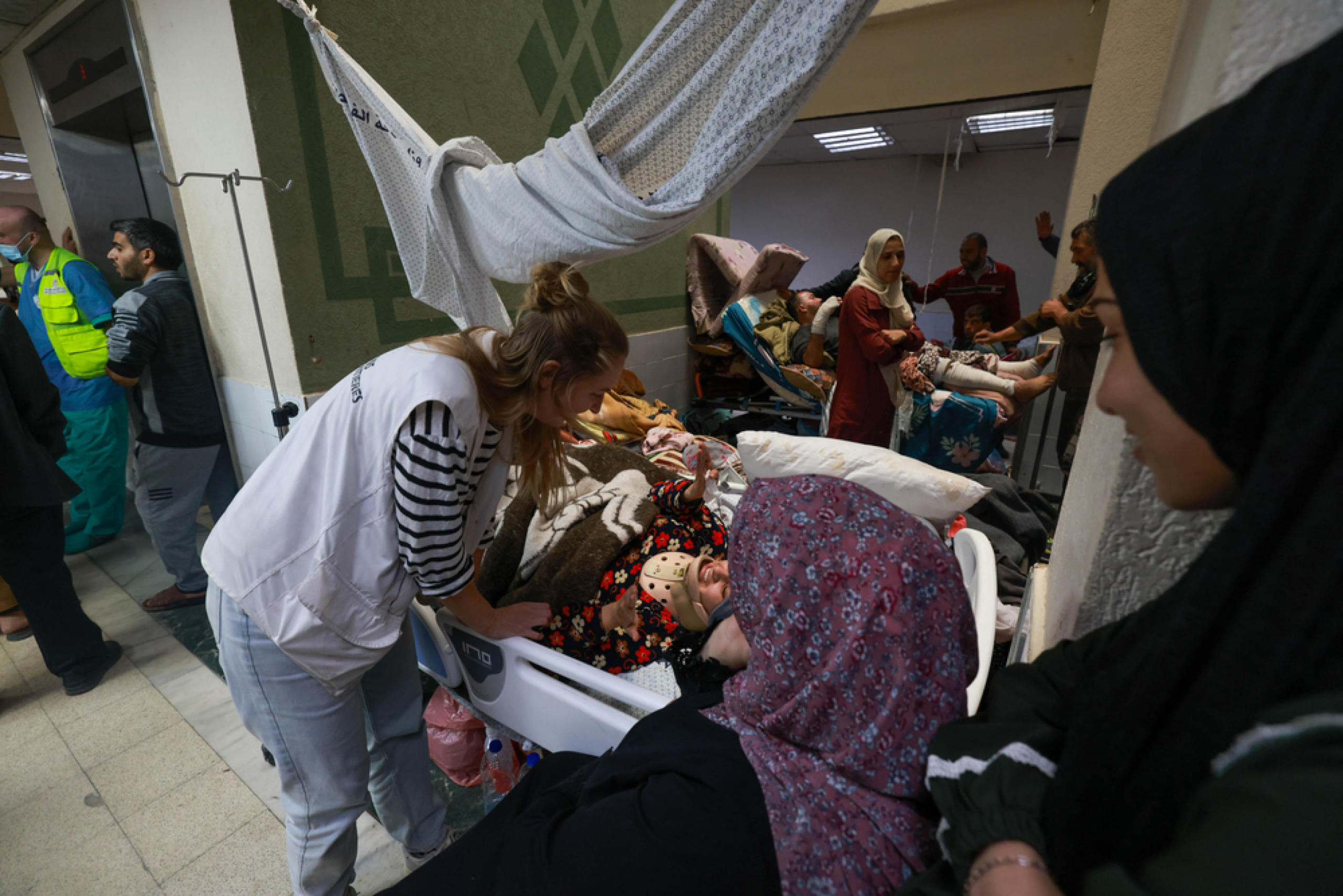 Nurse Katrien Claeys, PMR, checks on Islam Majdi Al Aydee at Al Aqsa hospital. 29 November 2023, Middle Area, Gaza, 6 January 2024. ANSA/Mohammed ABED/US MEDICI SENZA FRONTIERE +++ NPK +++ NO SALES, EDITORIAL USE ONLY +++