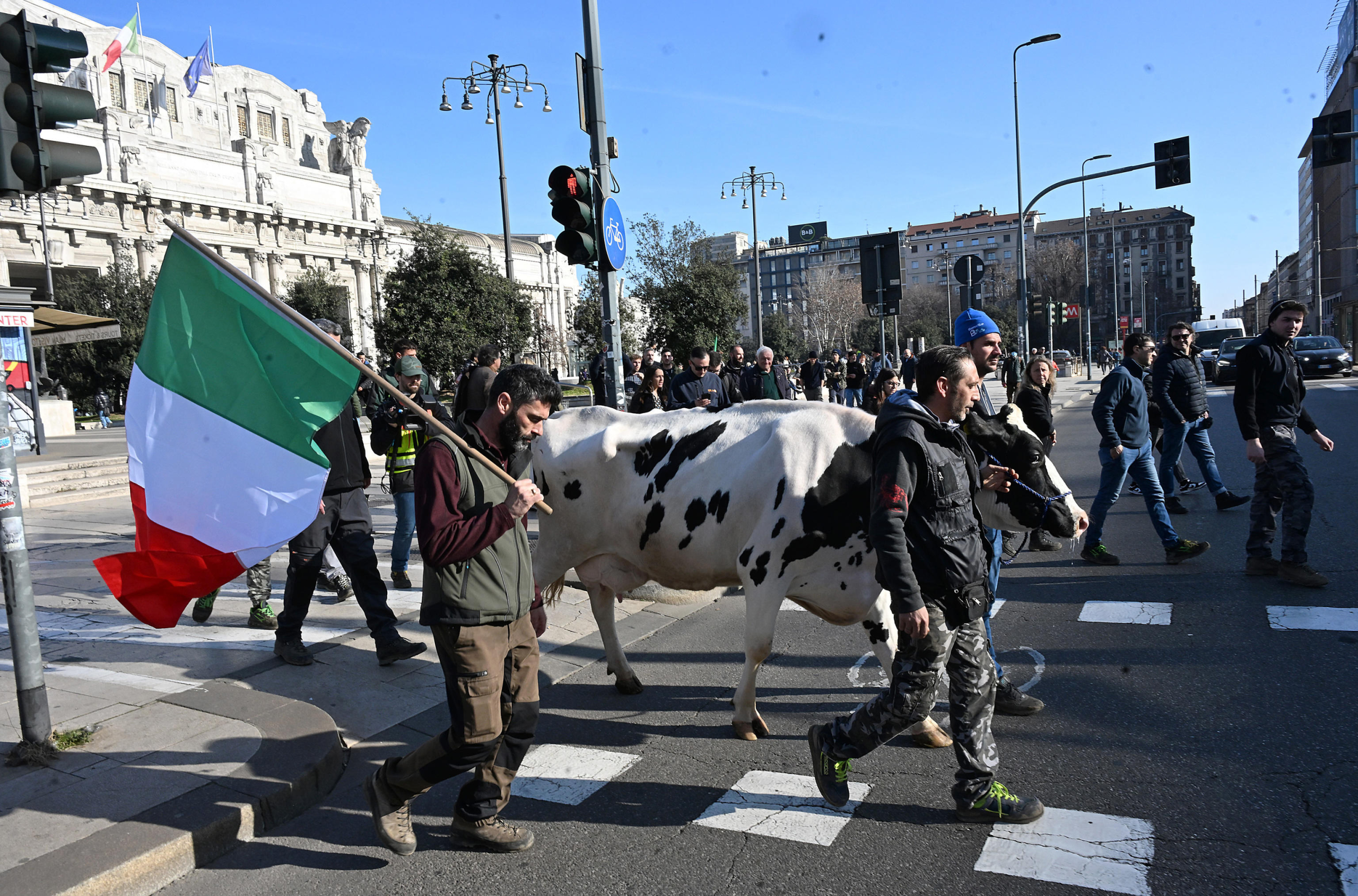 Protesta trattori: ANSA/DANIEL DAL ZENNARO