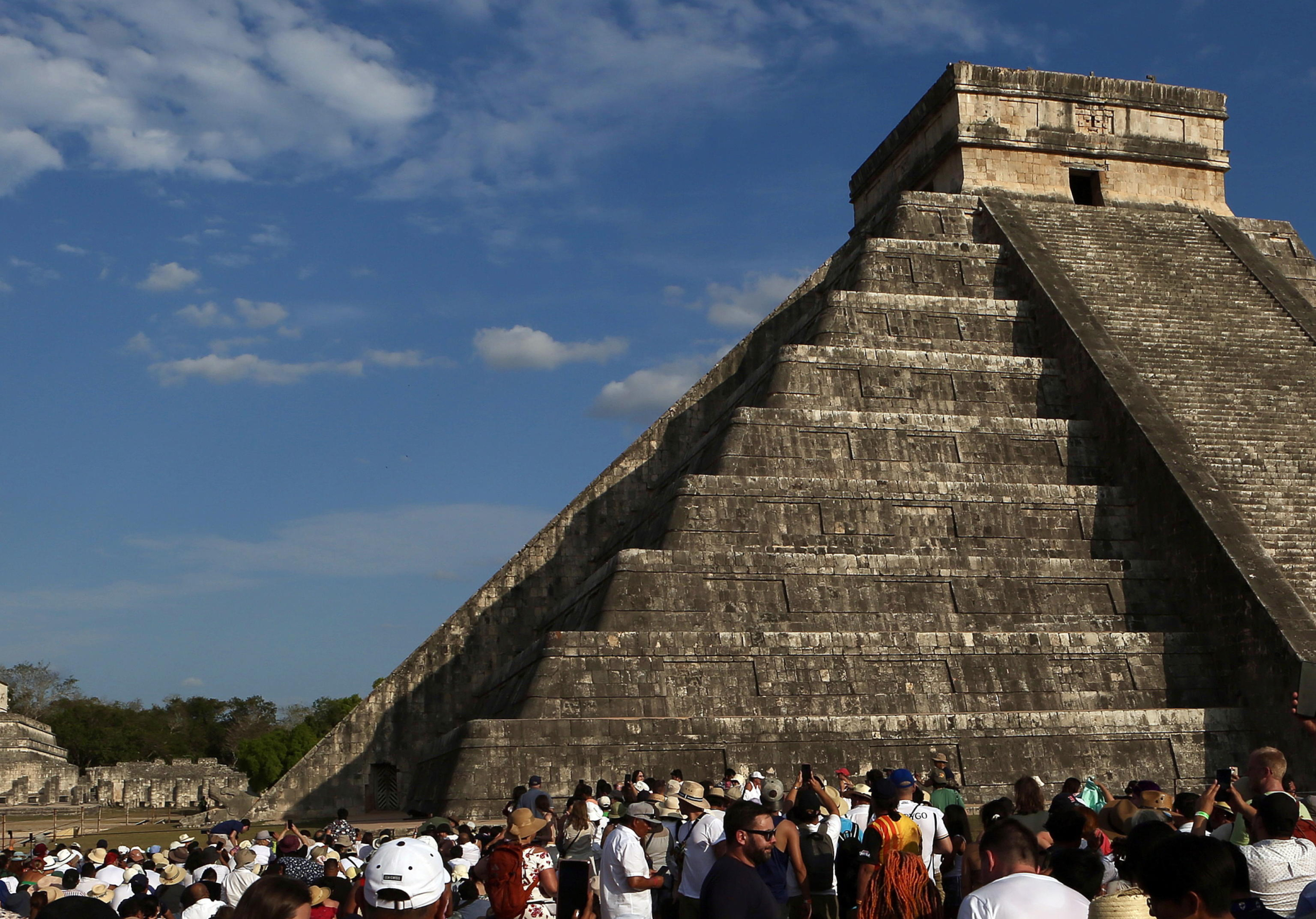 epa11235528 Tourists visit the Kukulcan pyramid in the archaeological zone of Chichen Itza in Merida, Yucatan, Mexico, 21 March 2024. More than 68,000 people visited different archaeological sites in Mexico on the occasion of the arrival of spring, with Chichen Itza, one of the wonders of the world, being the one with the greatest influx, the National Institute of Anthropology and History (INAH) reported.  EPA/Lorenzo Hernández
