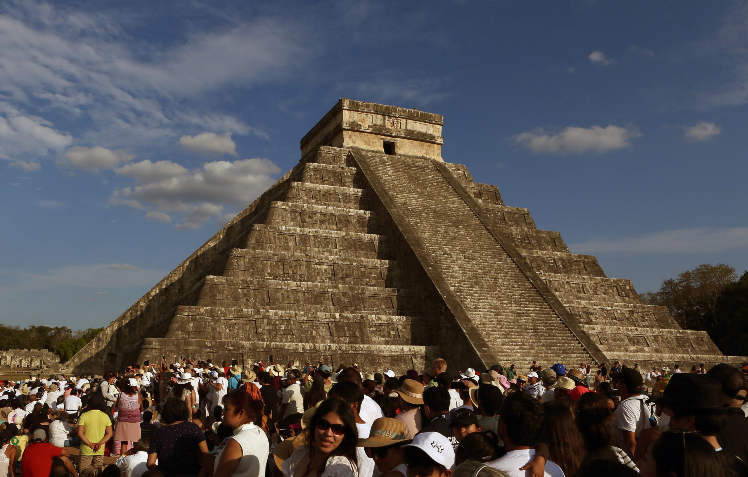 epa11235527 Tourists visit the Kukulcan pyramid in the archaeological zone of Chichen Itza in Merida, Yucatan, Mexico, 21 March 2024. More than 68,000 people visited different archaeological sites in Mexico on the occasion of the arrival of spring, with Chichen Itza, one of the wonders of the world, being the one with the greatest influx, the National Institute of Anthropology and History (INAH) reported.  EPA/Lorenzo Hernández