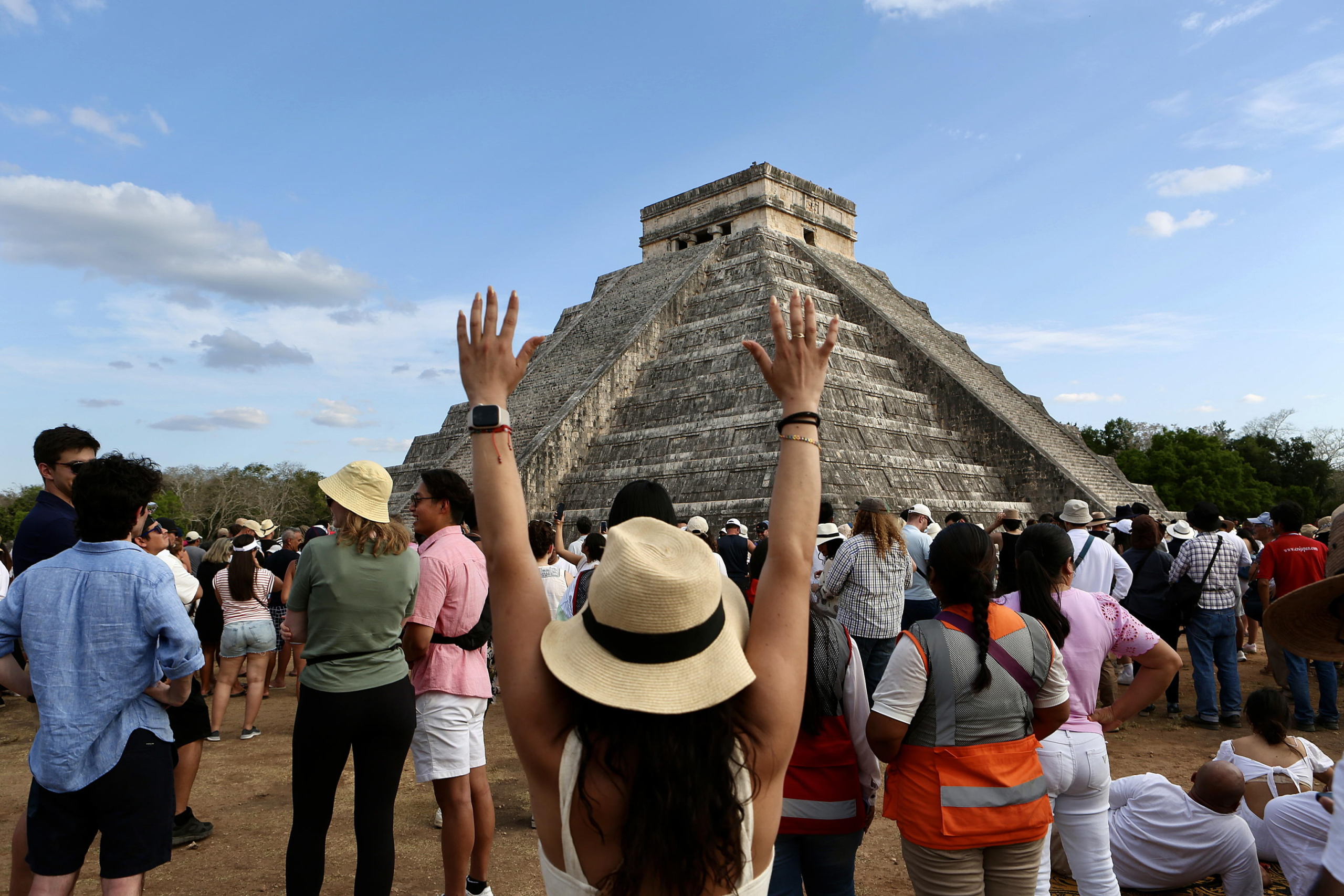 epa11235530 Tourists visit the Kukulcan pyramid in the archaeological zone of Chichen Itza in Merida, Yucatan, Mexico, 21 March 2024. More than 68,000 people visited different archaeological sites in Mexico on the occasion of the arrival of spring, with Chichen Itza, one of the wonders of the world, being the one with the greatest influx, the National Institute of Anthropology and History (INAH) reported.  EPA/Lorenzo Hernández