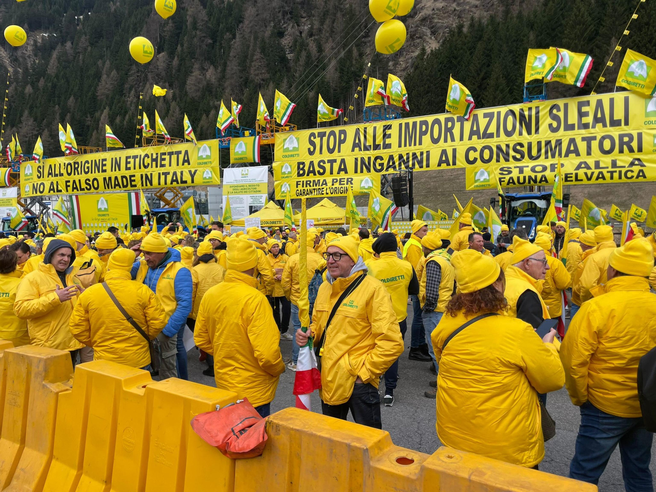La protesta della Coldiretti a difesa del Made in Italy al Brennero, 8 aprile 2024.
ANSA/ G.News