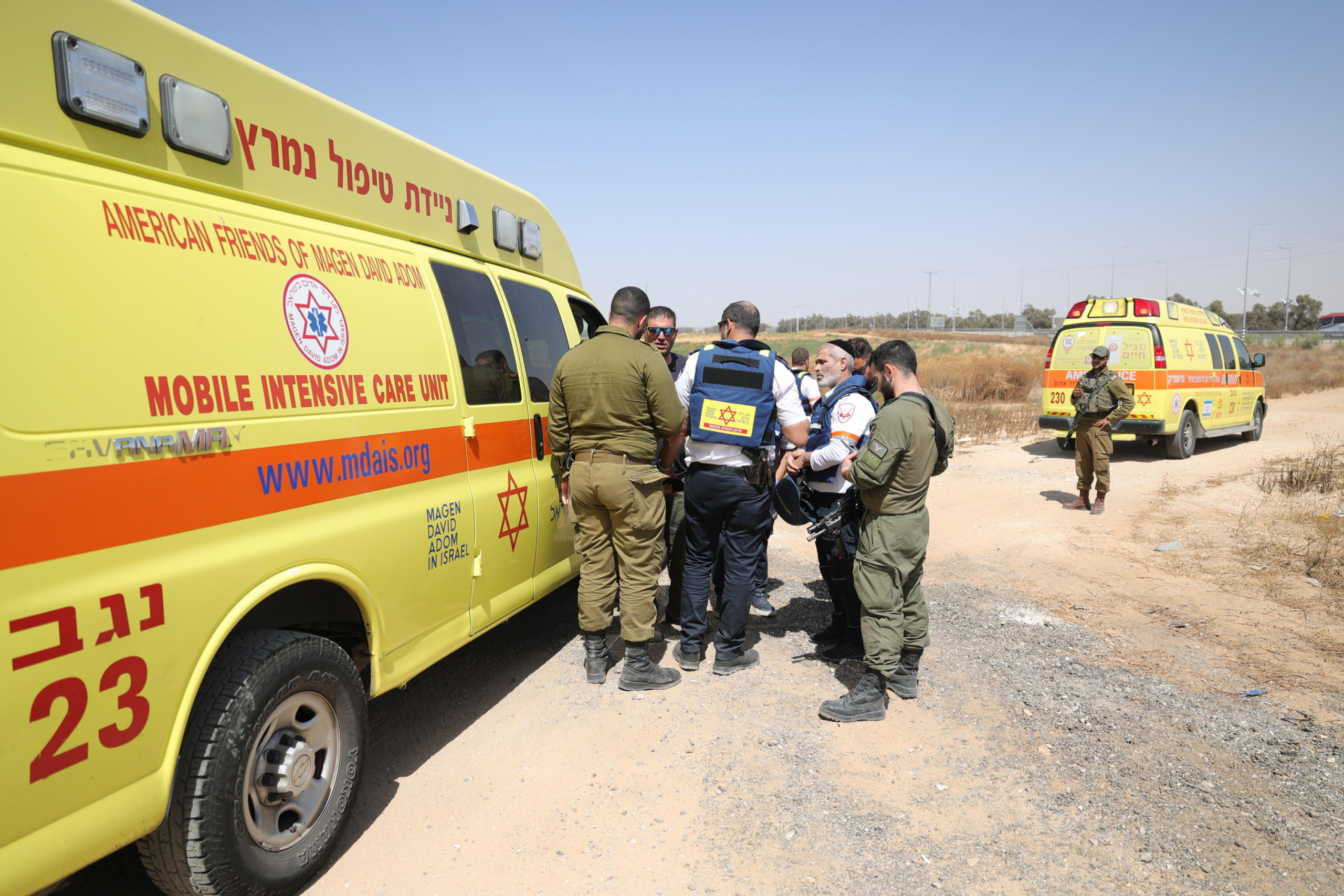 L'IDF - forze di difesa israeliane - afferma che il lancio di proiettili ha identificato il passaggio dall'area adiacente al valico di Rafah. (Foto Ansa, EPA/ABIR SULTAN)