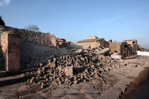 crollo casa dei gladiatori pompei