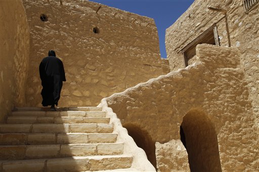 Egitto. Monaci copti del monastero di sant'Antonio