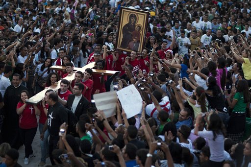 La croce della gmg arriva in Brasile a Rio de Janeiro
