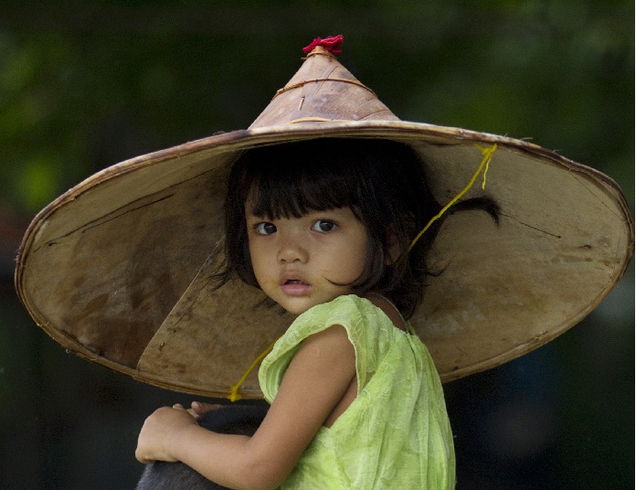 Bambina del Myanmar