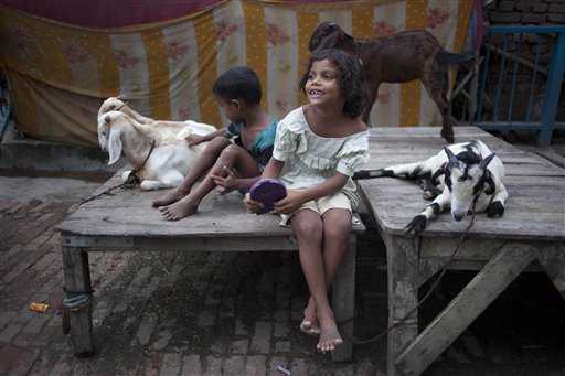 Bambini sfollati per le inondazioni in India