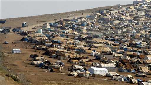 Un campo profughi siriano allestito al confine con la Turchia