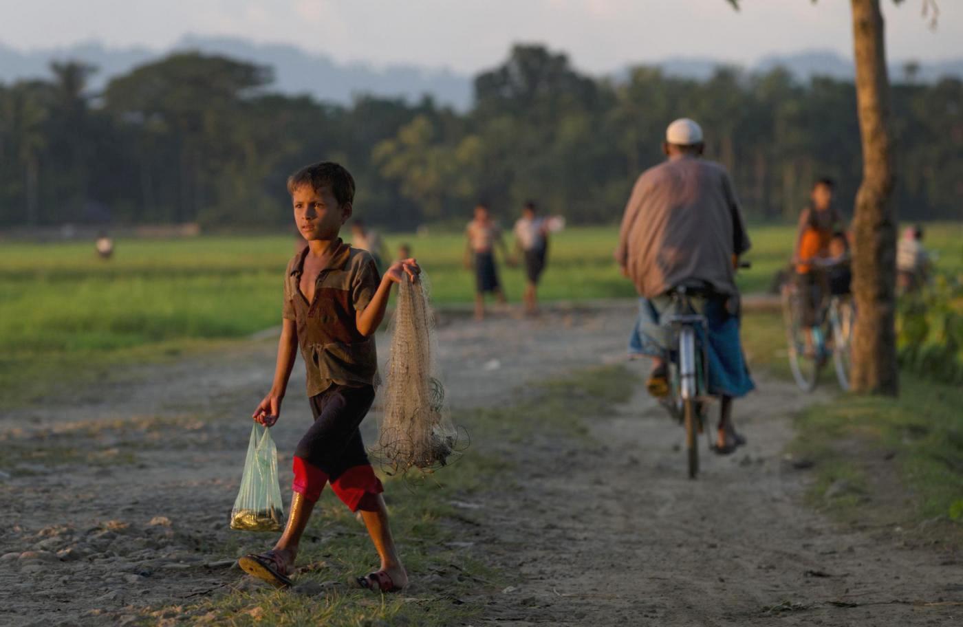 Bambino lavoratore in Birmania
