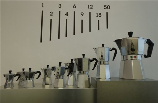 Alcune delle caffettiere in mostra a Milano per gli 80 anni della Moka