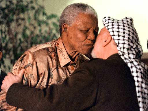 Mandela con Arafat nel 2000