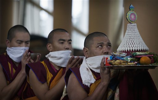 Monaci tibetani in esilio festeggiano l'inizio del nuovo anno