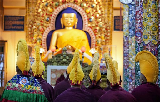 Monaci tibetani in esilio festeggiano l'inizio del nuovo anno