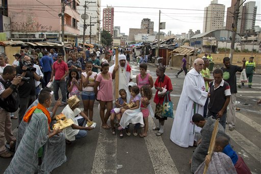 presepe vivente nella favela brasiliana Crackland di San Paolo