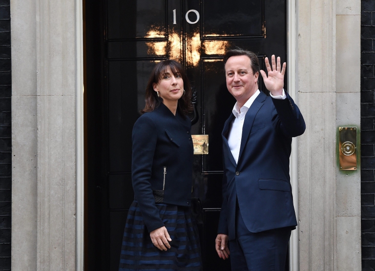 David Cameron con la moglie Samantha al 10 di Downing street a Londra