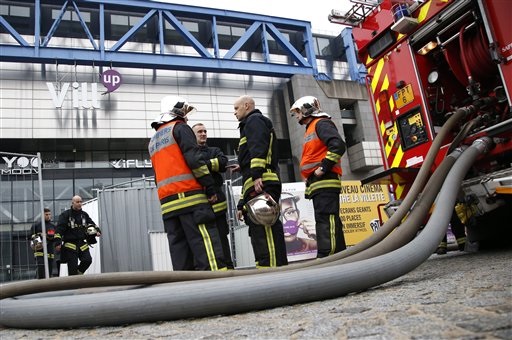 I pompieri hanno domato l'incendio scoppiato nella Città della scienza di Parigi