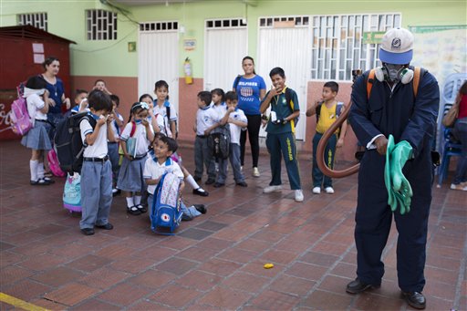Disinfestazione in una scuola colombiana