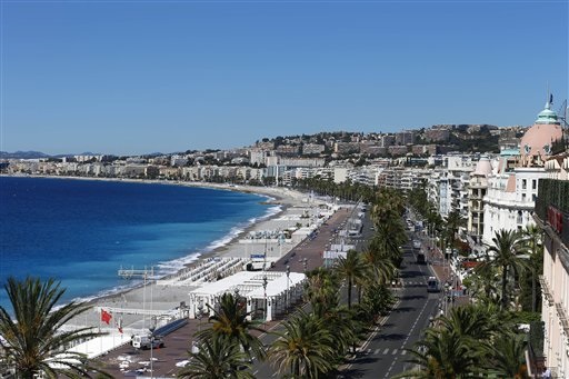 La promenade des Angles a Nizza il giorno dopo l'attentato foto Ap