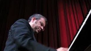 La tumultuosità di Schumann rivive con Paolo Vergari