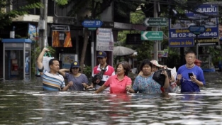 Bangkok tra alluvione e solidarietà