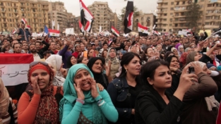 L’assedio alla deriva autoritaria di Morsi