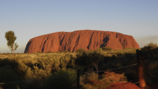 Uluru la montagna sacra degli anangu