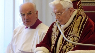Il papa: dal 28 febbraio convocare il nuovo Conclave