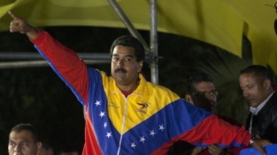 Maduro vince, ma per uno stretto margine