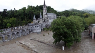 Allagato il santuario di Lourdes