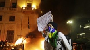Brasile. Le manifestazioni e la pazienza sotto torchio