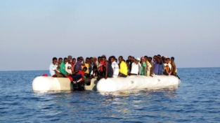 La guardia costiera salva 800 migranti