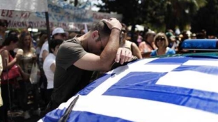 Grecia: 25 mila licenziamenti in cambio degli aiuti