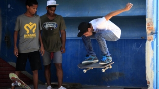 Fare skateboard per le strade di Cuba
