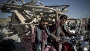 Vendesi rottami in Afghanistan