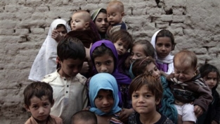 Guerra al virus dei bambini in Afghanistan