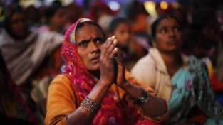Vescovi e religiosi arrestati durante un corteo per i “fuori casta”