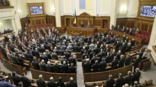 Ucraina, abrogate le leggi anti-proteste