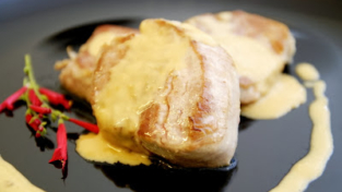 Filetto di maiale arrostito con salsa al cognac e pimento