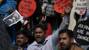 Islamabad condanna la violenza contro i giornalisti