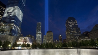 Un tributo luminoso ai caduti dell’11 settembre