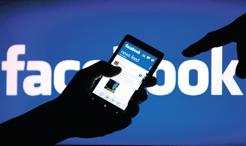 Uno smartphone con Facebook