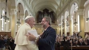 Il papa incontra i valdesi: Perdonate la Chiesa cattolica