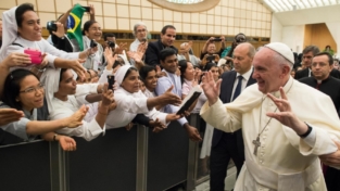 Profezia, vicinanza e memoria: tre parole del papa ai giovani consacrati
